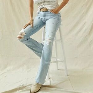 MOTHER Weekender Flare Jeans in Free Hugs 26